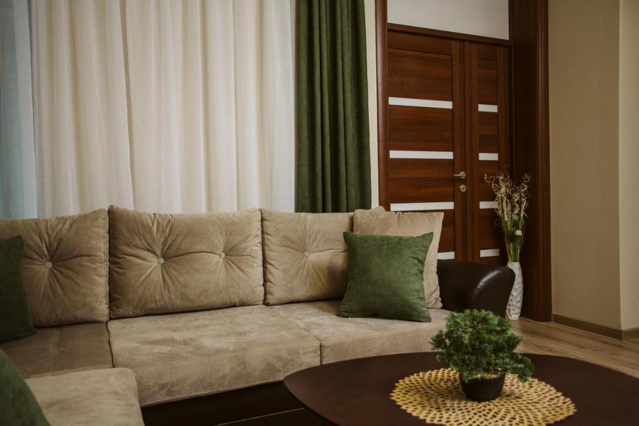Vively Lux Apartment 수보티차 외부 사진